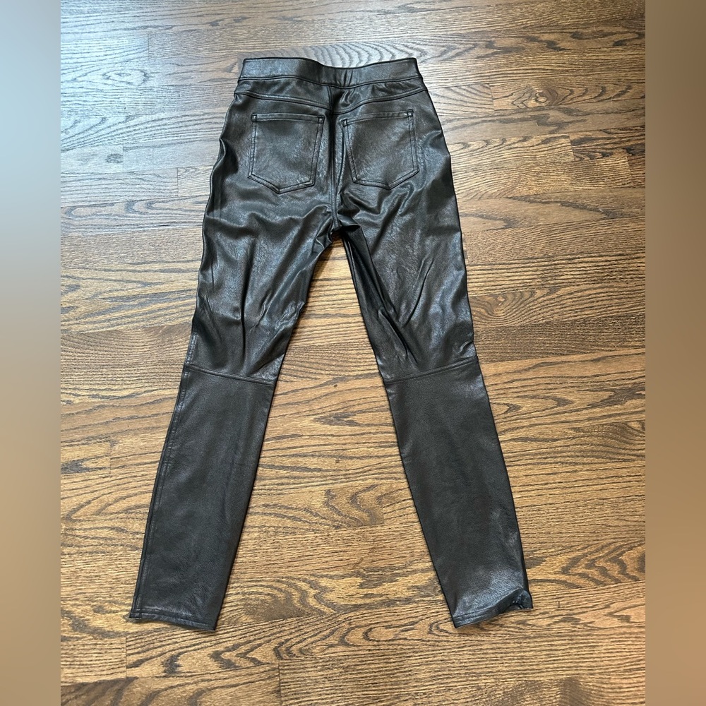 Spanx leather like skinny SZ small Black